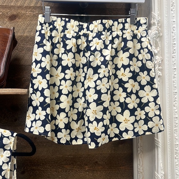 By Together Find Me Floral Set Tank & Shorts Size Large NWT - Picture 9 of 16